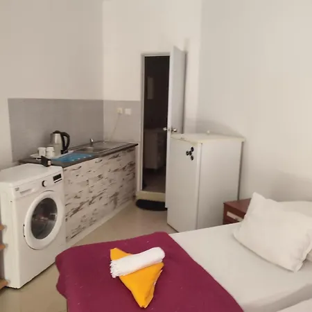 партерни студия без обособен балкон ул т светослав 5 и ул българия Apartment